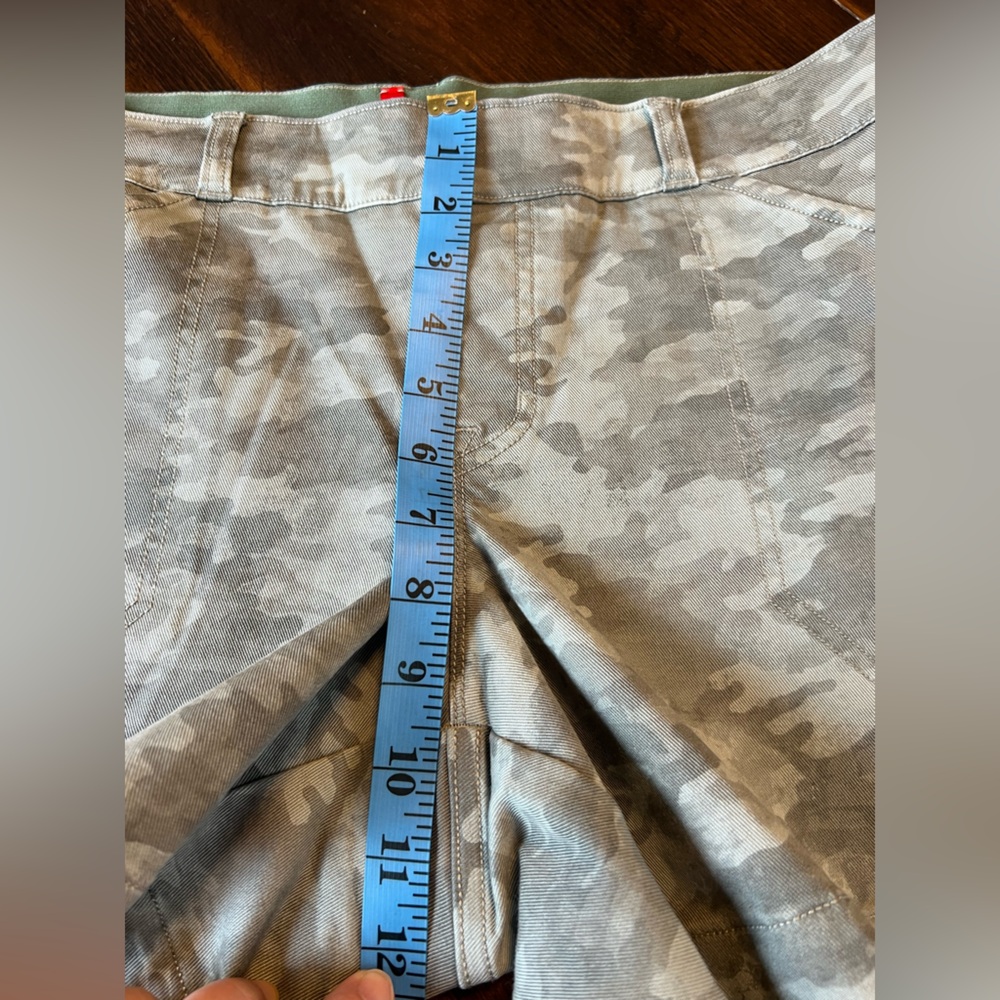 SPANX Stretch Twill Short Women’s Size L Stone Wash Camo 5” Inseam Beach Summer - Picture 13 of 13